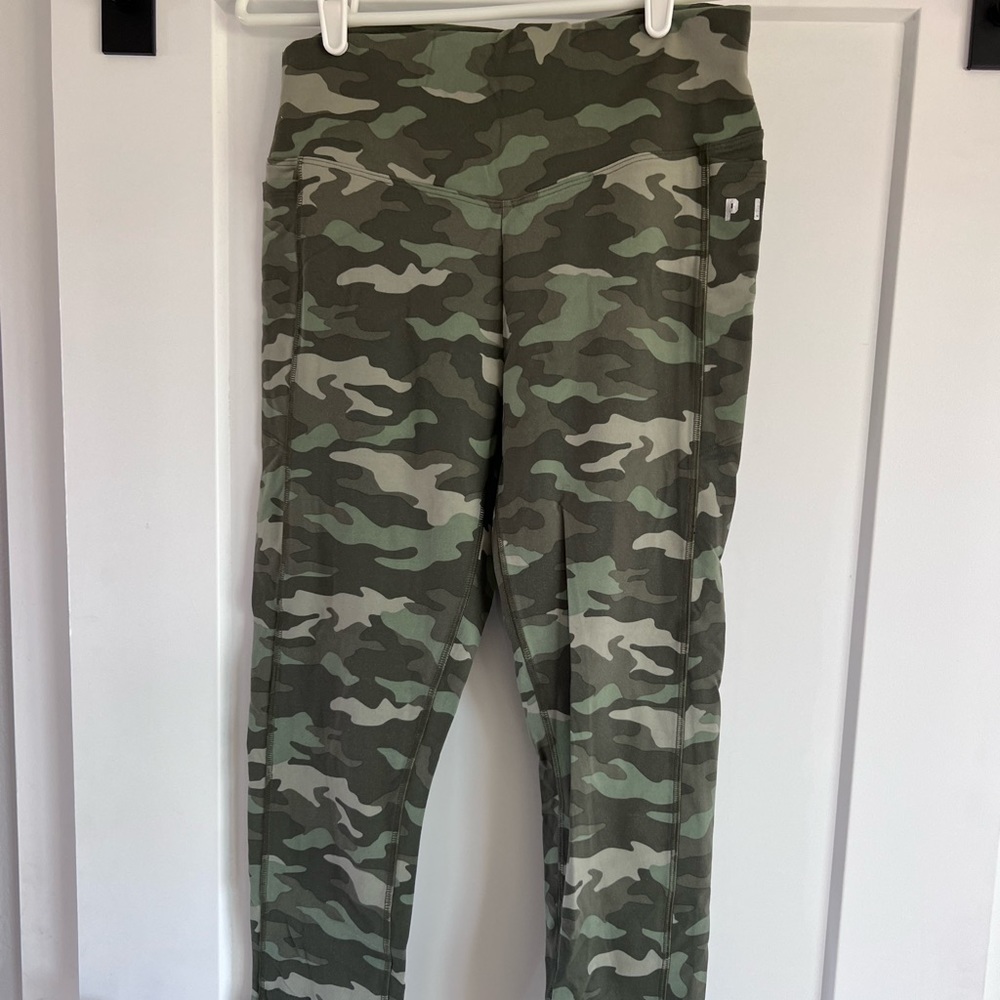 PINK Ultimate Camo Leggings